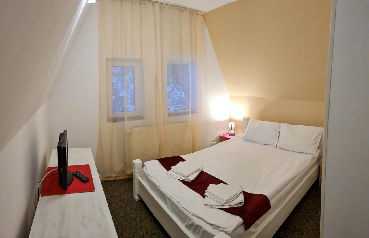Pensiunea Happy Inn Vatra Dornei Exteriör bild