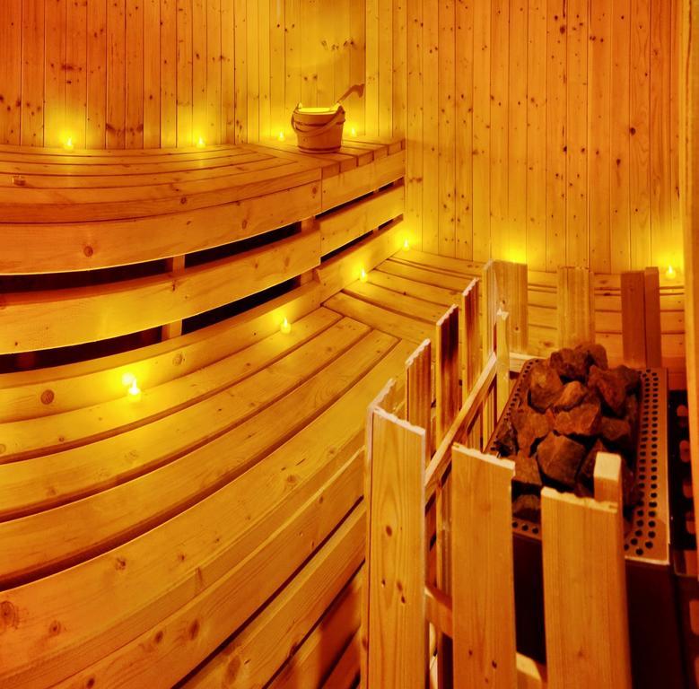 Pensiunea Happy Inn Vatra Dornei Exteriör bild